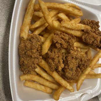 Fried oyster basket & fries at NOLA Poboys, Bourbon Street New Orleans